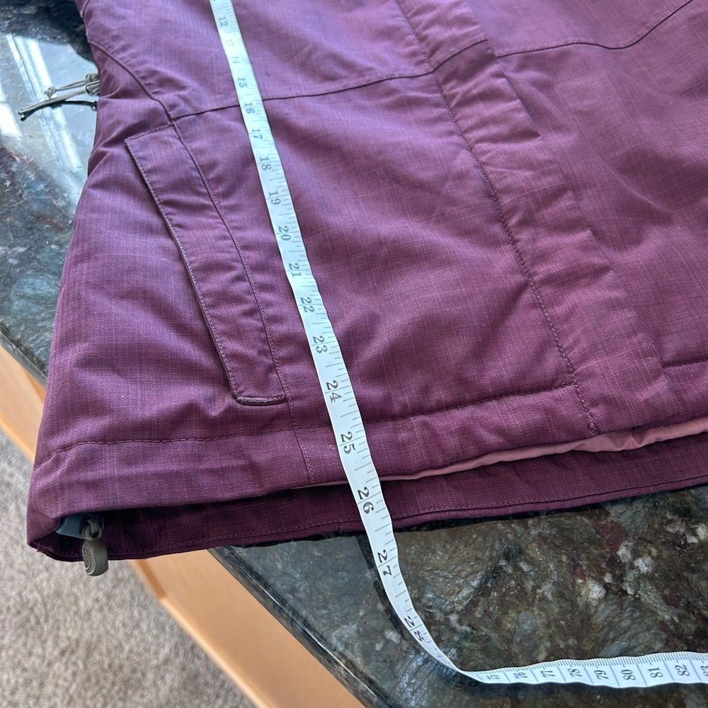 Cloudveil Primaloft ski/winter coat. Pockets. Zip off hood. Venting. Purple. EUC - Picture 13 of 16